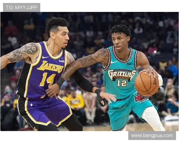 鹈鹕与76人激战正酣球星对决引发球迷热议与期待